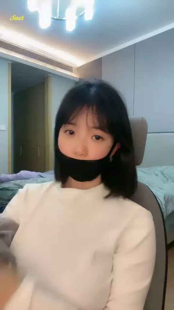 气质短发美御姐超棒身材细腰大奶